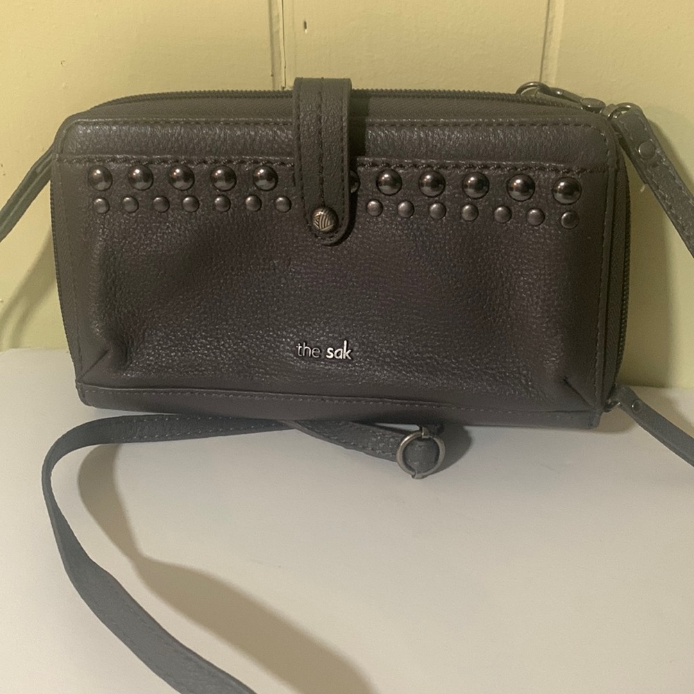The Sak. Crossbody bag use